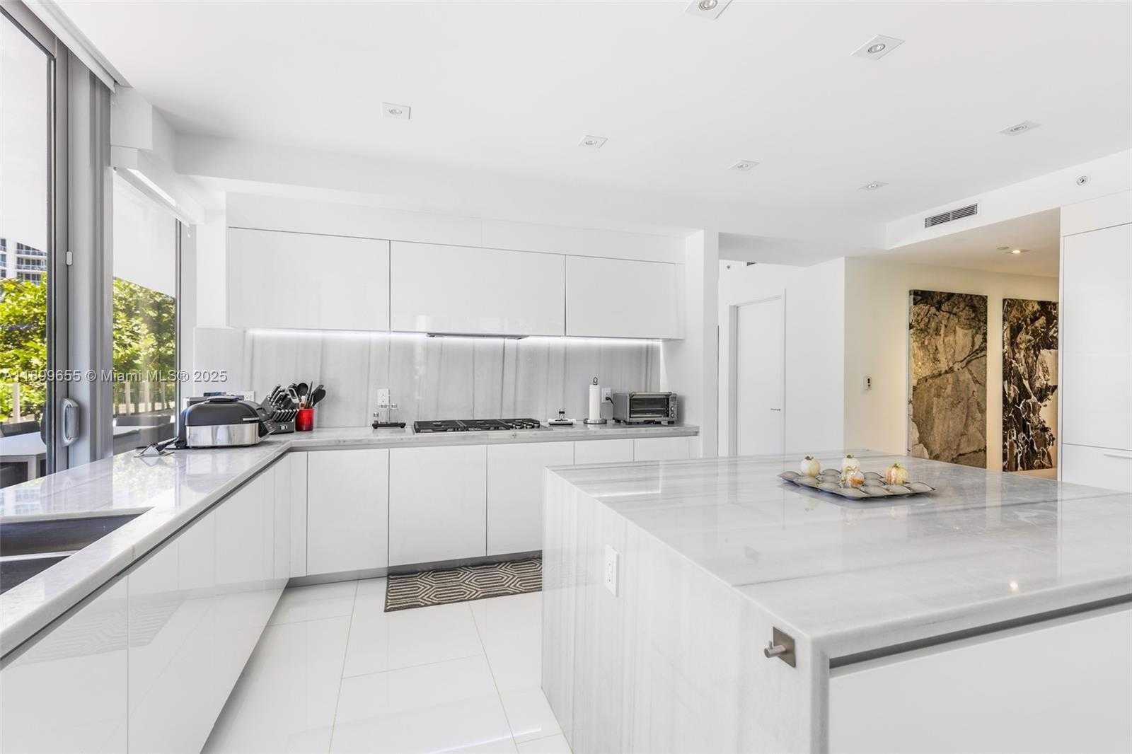 Small Image of 1 COLLINS AVE #207, Miami Beach Number 19