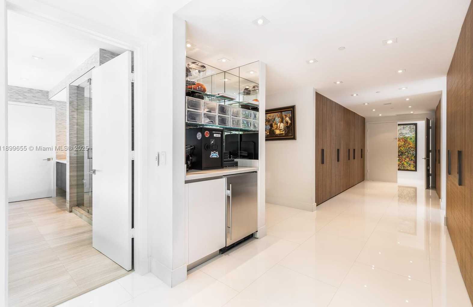 Small Image of 1 COLLINS AVE #207, Miami Beach Number 32