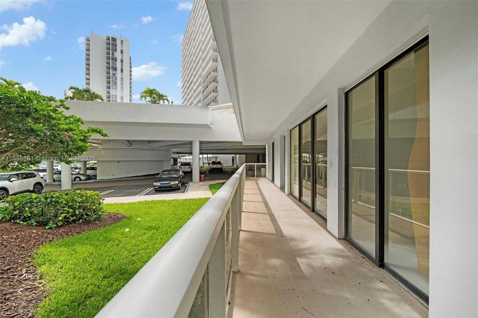 Small Image of 3731 NORTH COUNTRY CLUB DR #127, Aventura Number 10