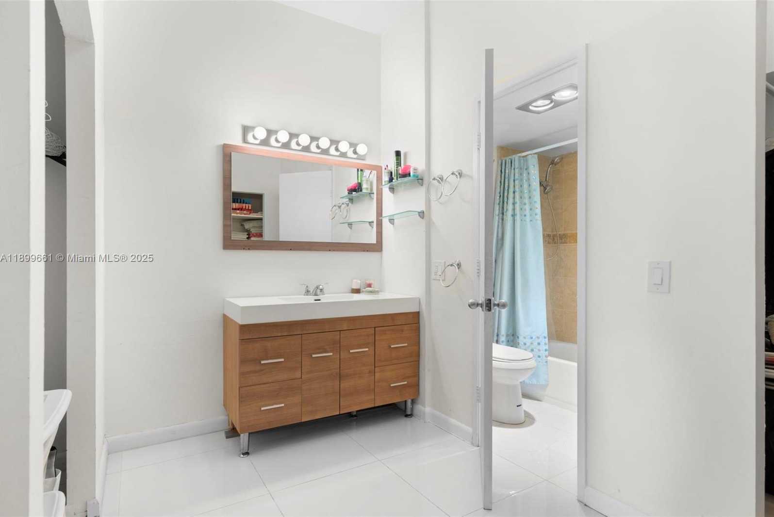 Small Image of 3731 NORTH COUNTRY CLUB DR #127, Aventura Number 17