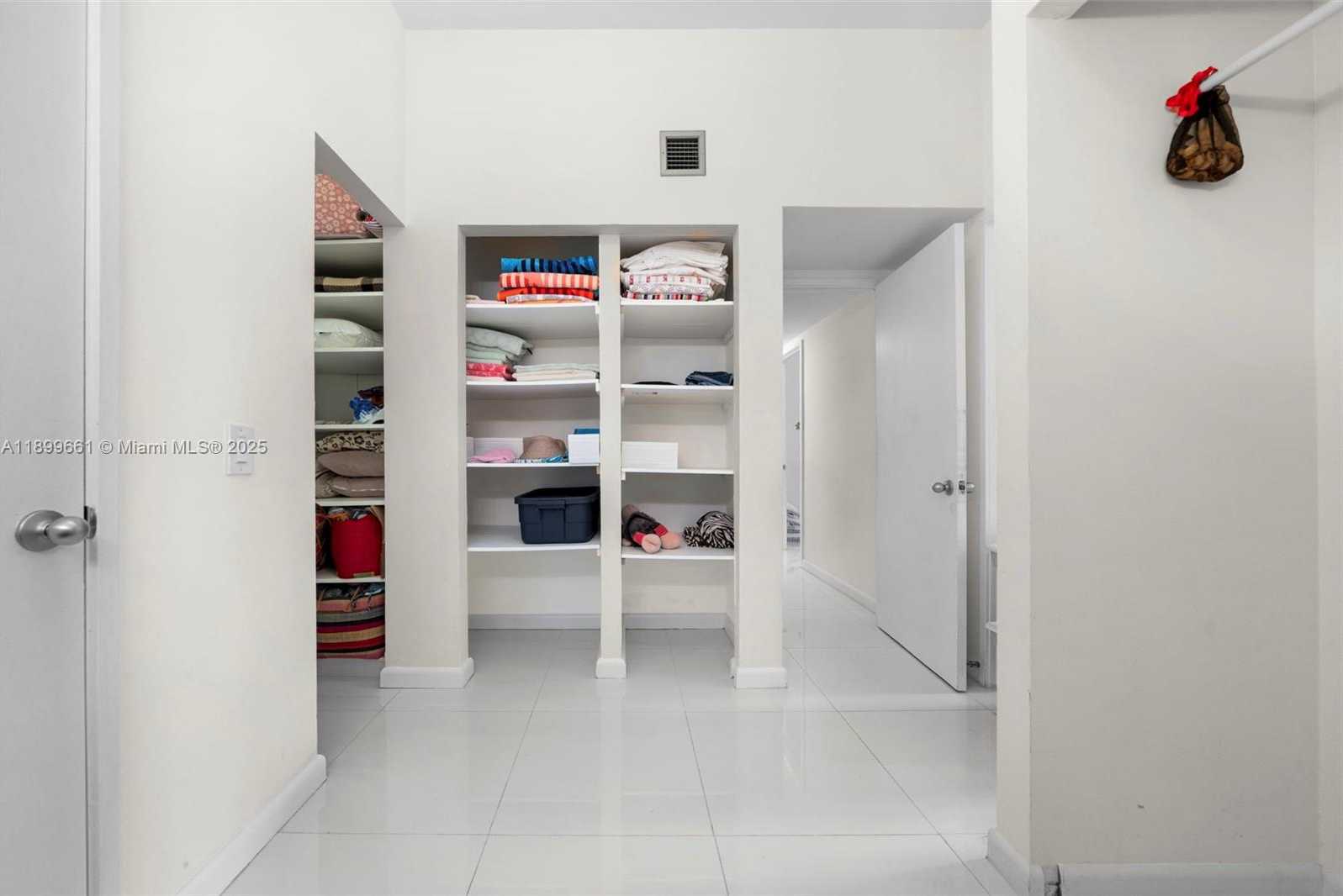 Small Image of 3731 NORTH COUNTRY CLUB DR #127, Aventura Number 19
