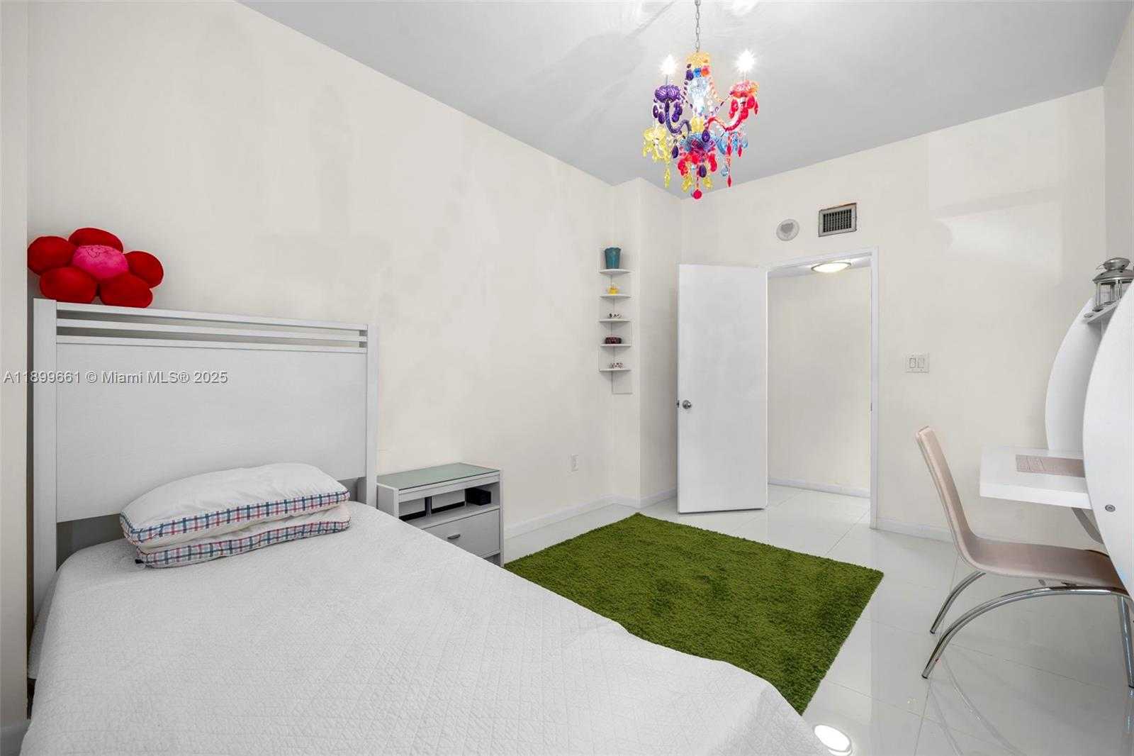 Small Image of 3731 NORTH COUNTRY CLUB DR #127, Aventura Number 2