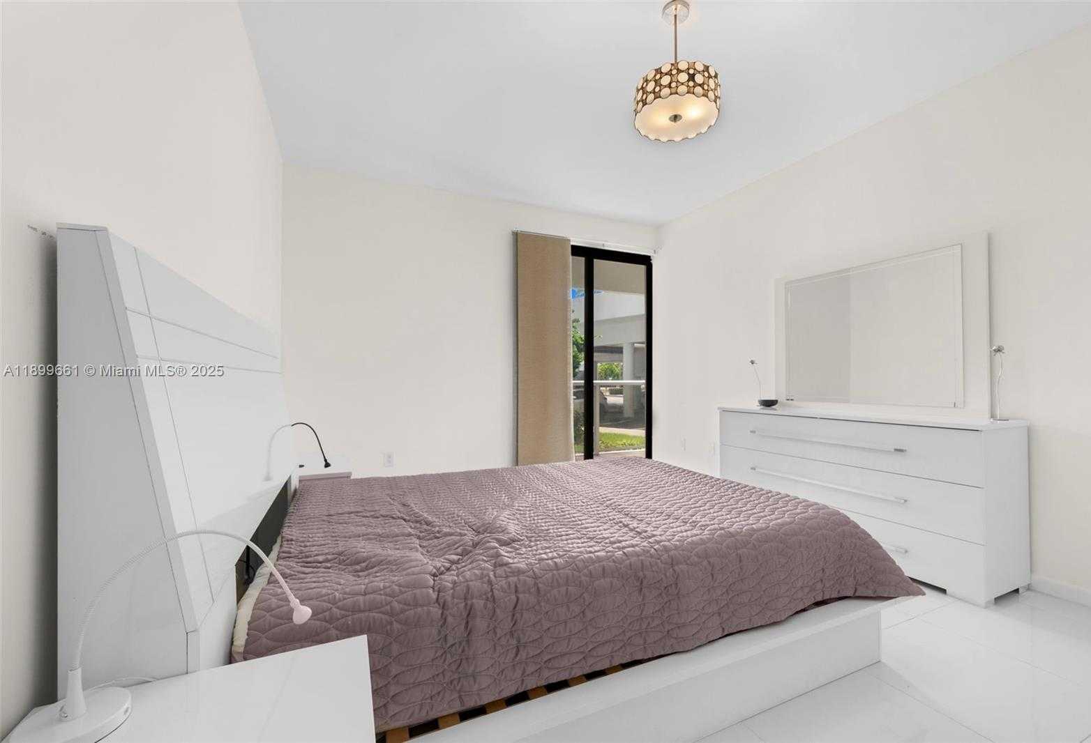 Small Image of 3731 NORTH COUNTRY CLUB DR #127, Aventura Number 4
