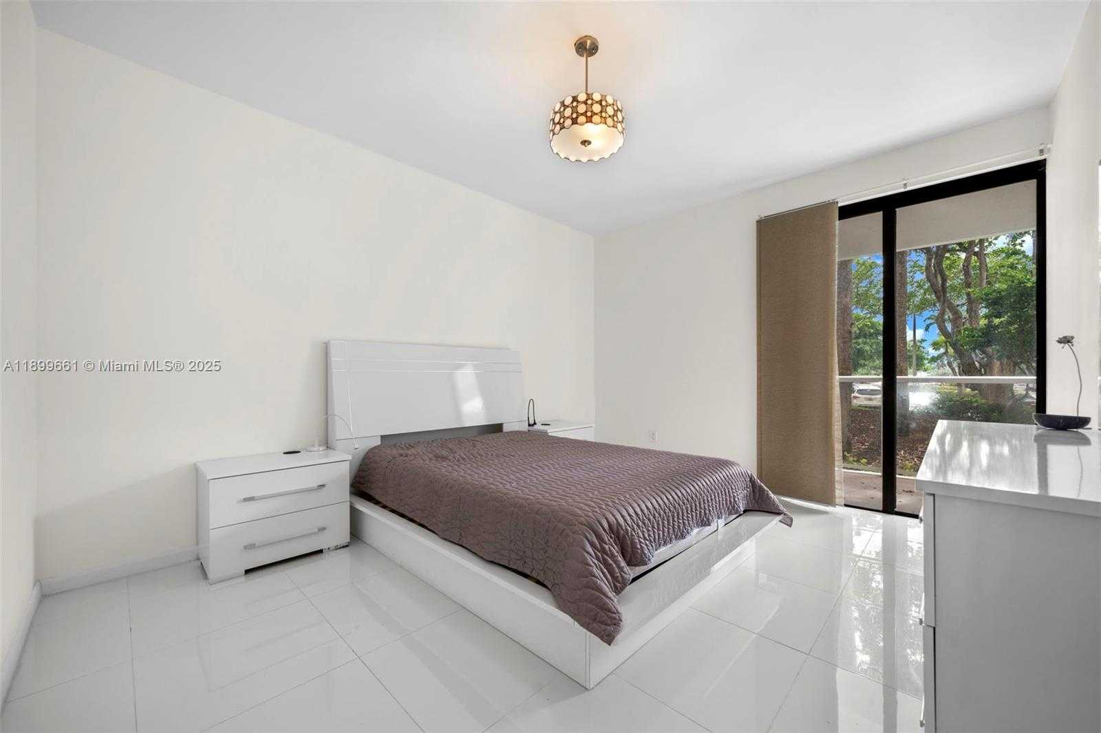 Small Image of 3731 NORTH COUNTRY CLUB DR #127, Aventura Number 5