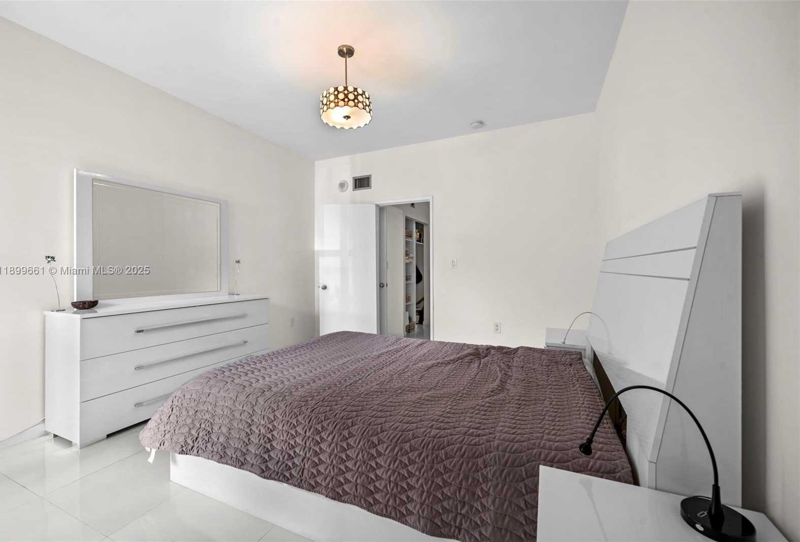 Small Image of 3731 NORTH COUNTRY CLUB DR #127, Aventura Number 6