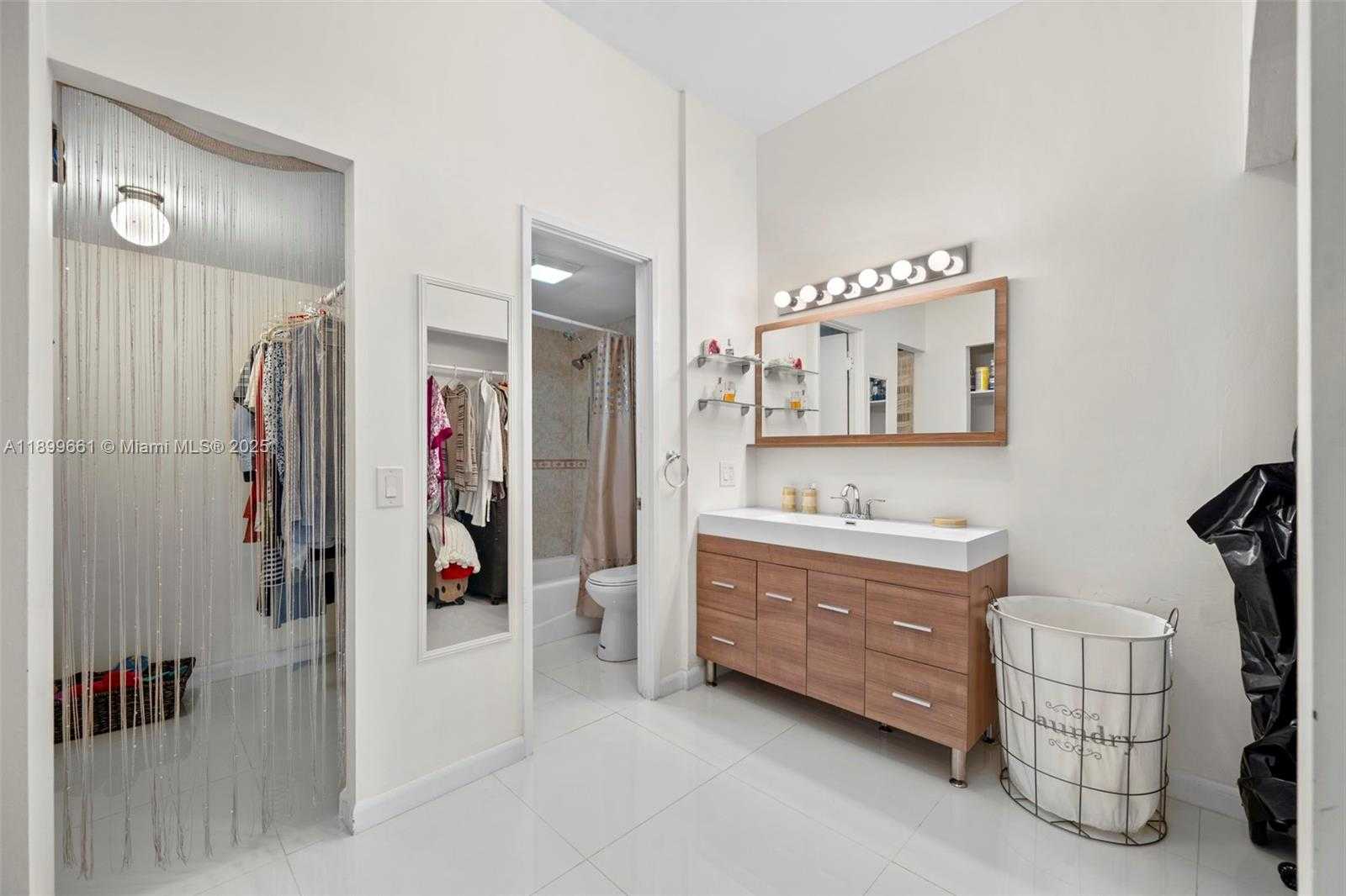 Small Image of 3731 NORTH COUNTRY CLUB DR #127, Aventura Number 7