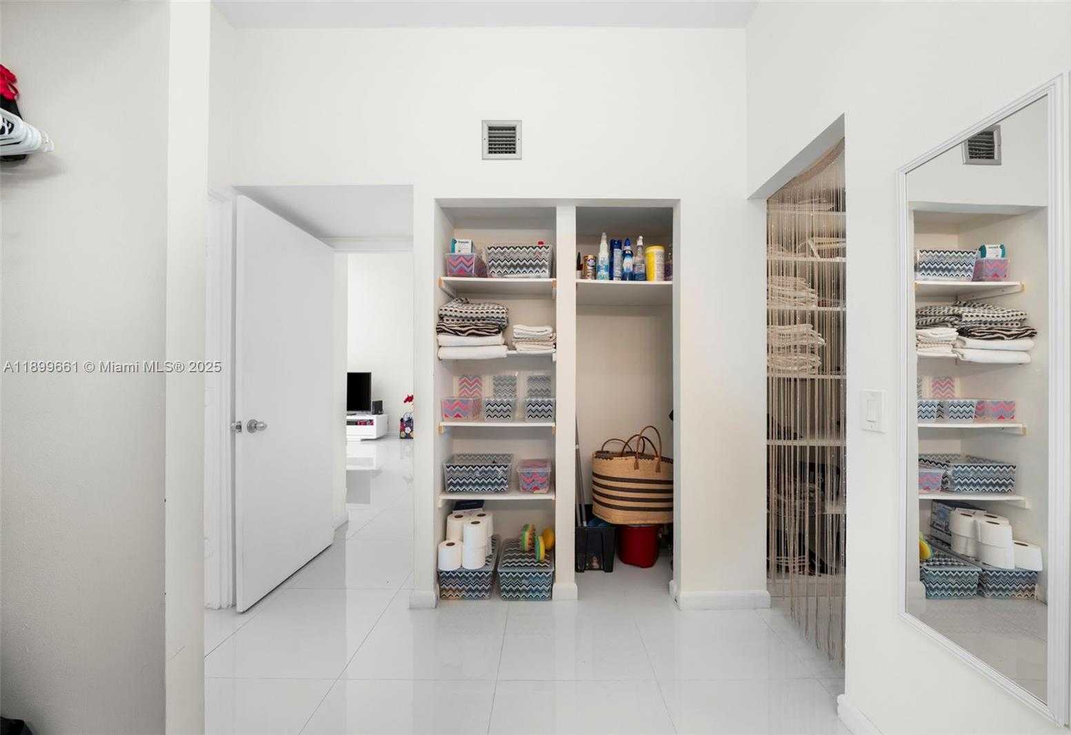 Small Image of 3731 NORTH COUNTRY CLUB DR #127, Aventura Number 8