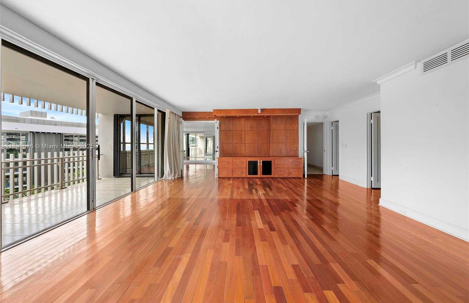 Small Image of 3 GROVE ISLE DR #C605, Miami Number 14