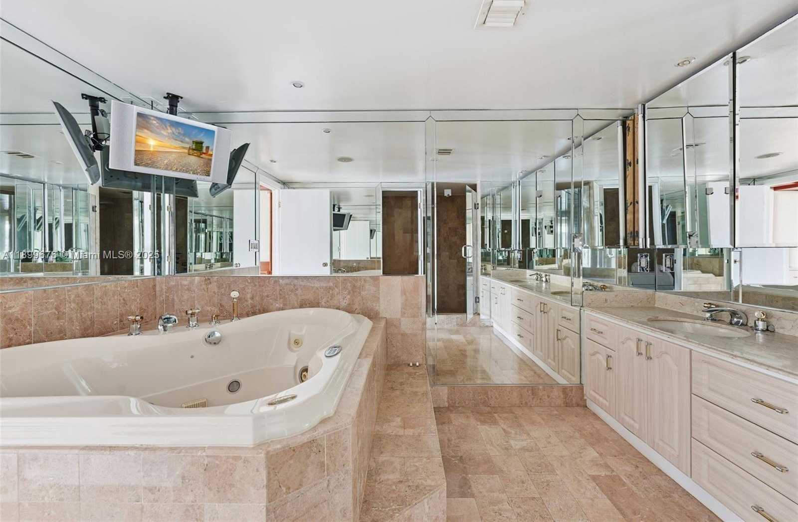 Small Image of 3 GROVE ISLE DR #C605, Miami Number 19