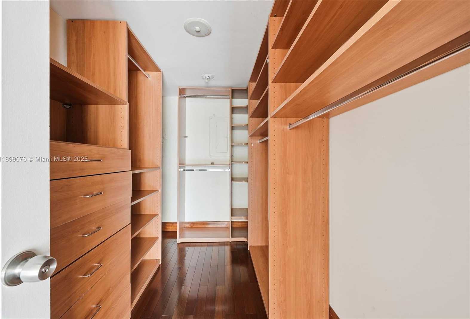 Small Image of 3 GROVE ISLE DR #C605, Miami Number 20