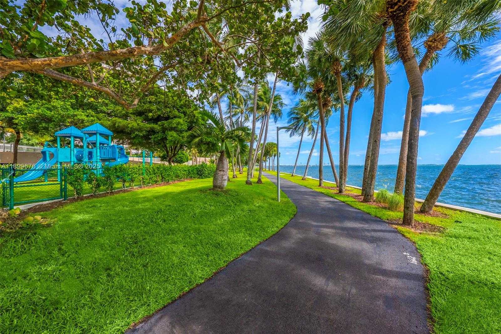 Small Image of 3 GROVE ISLE DR #C605, Miami Number 30