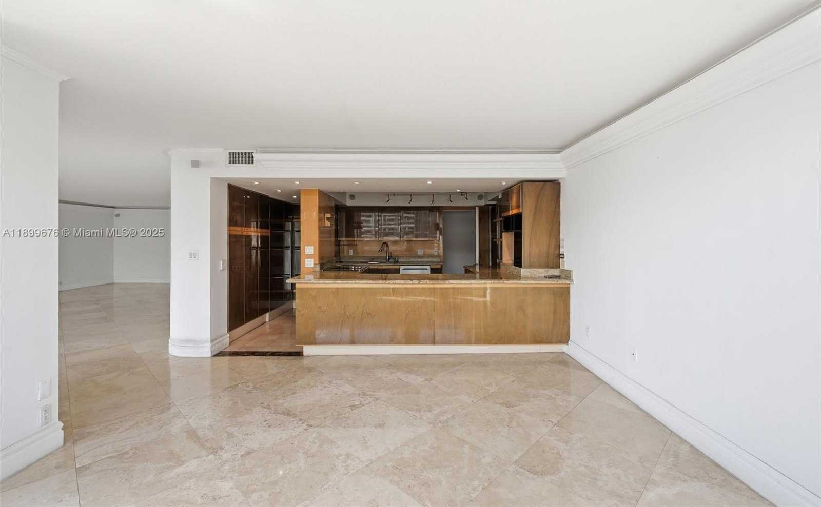 Small Image of 3 GROVE ISLE DR #C605, Miami Number 4