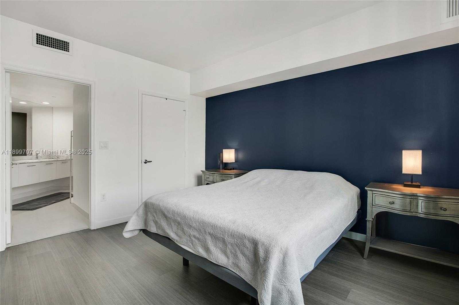 Small Image of 55 SOUTH EAST 6TH ST #3701, Miami Number 8