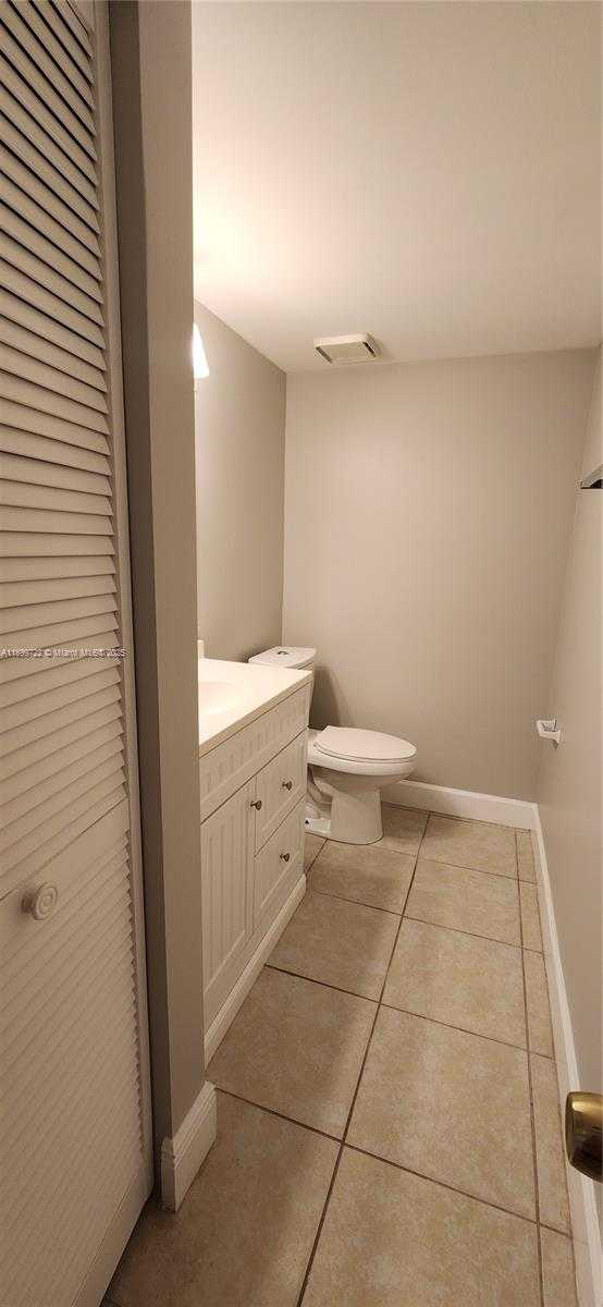 Small Image of Davie Number 17