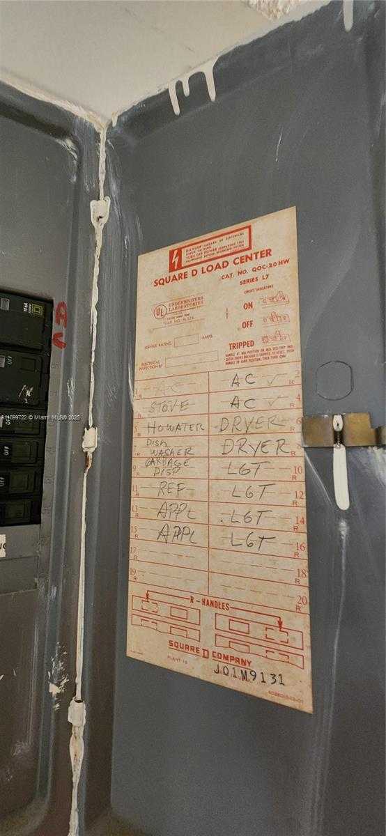 Small Image of Davie Number 25