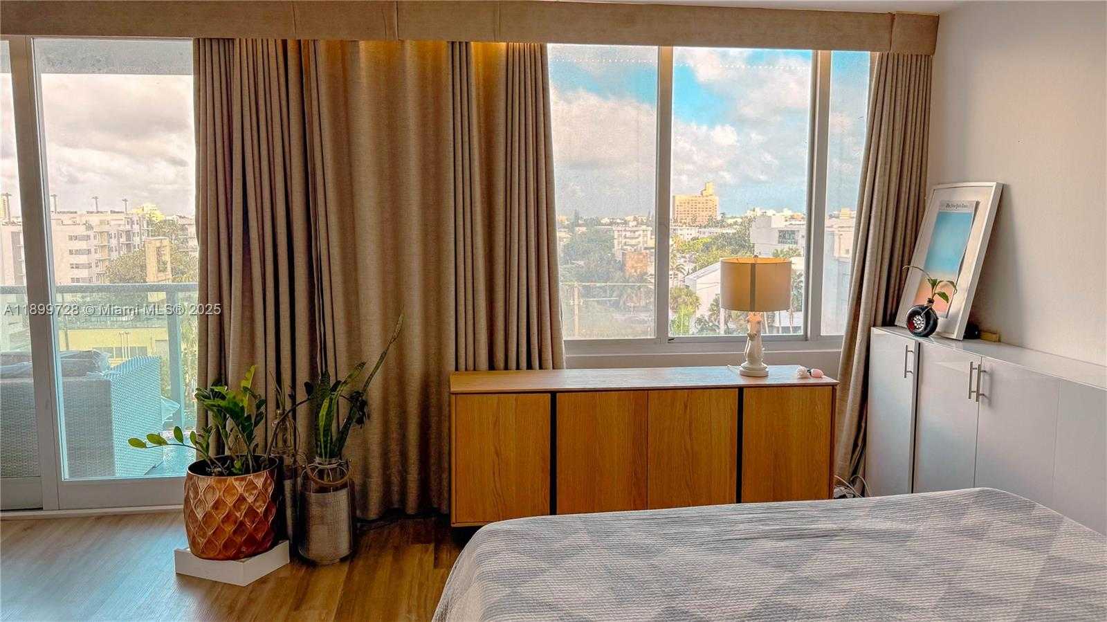 Small Image of 1000 WEST AVE #730, Miami Beach Number 10