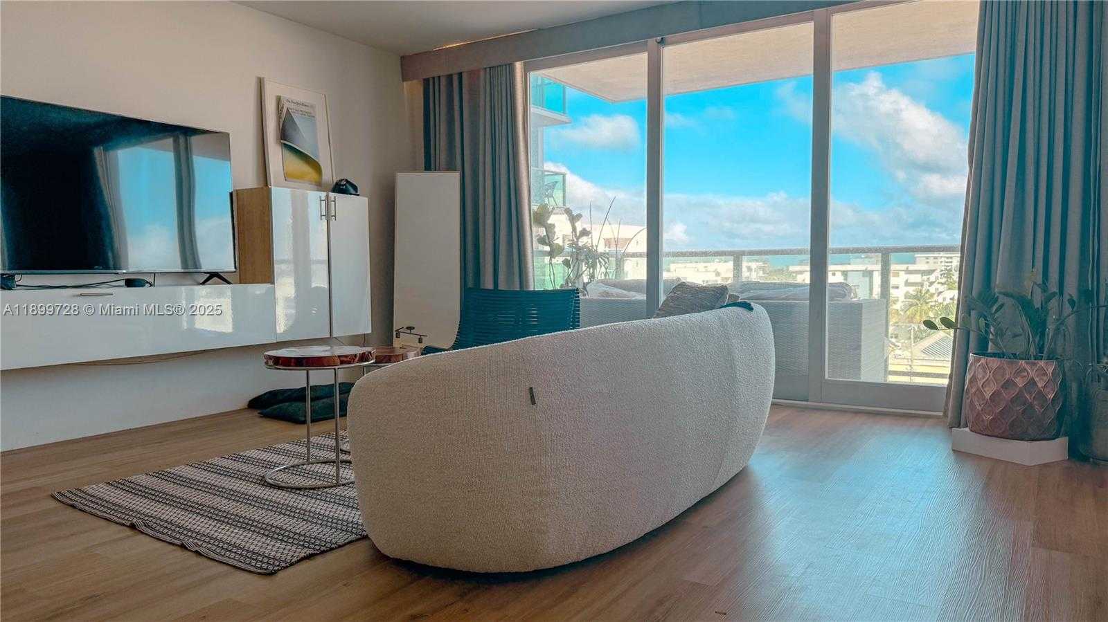 Small Image of 1000 WEST AVE #730, Miami Beach Number 3