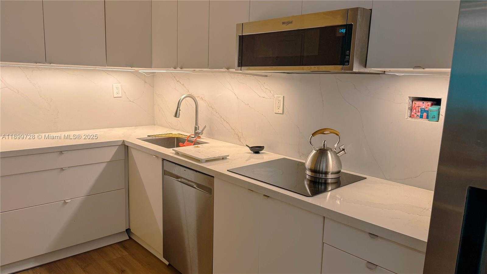 Small Image of 1000 WEST AVE #730, Miami Beach Number 6