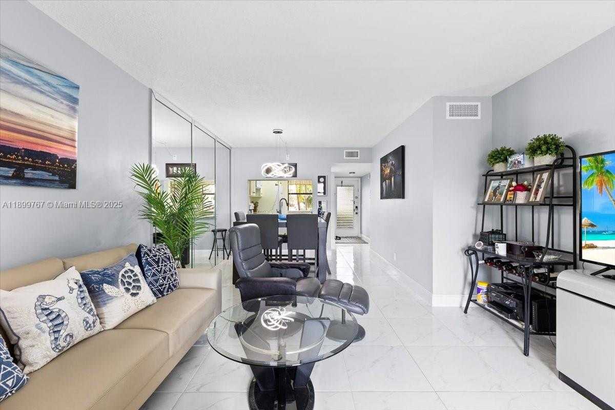 Small Image of 10402 SUNRISE LAKES BLVD #103, Sunrise Number 10