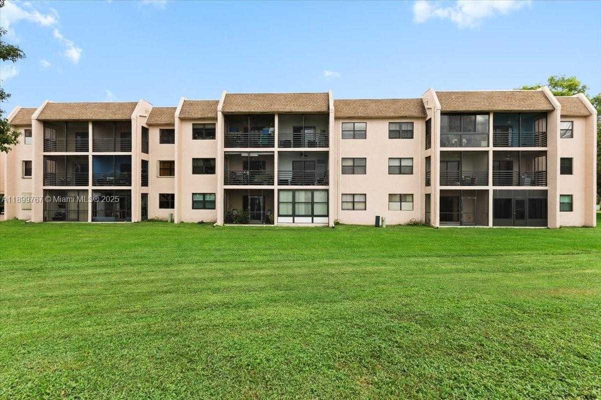 Small Image of 10402 SUNRISE LAKES BLVD #103, Sunrise Number 22