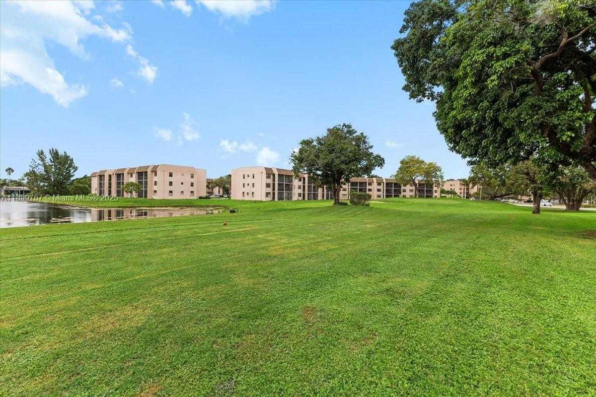 Small Image of 10402 SUNRISE LAKES BLVD #103, Sunrise Number 23