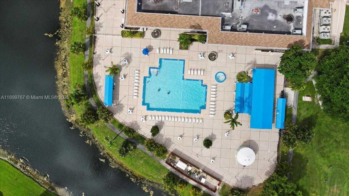 Small Image of 10402 SUNRISE LAKES BLVD #103, Sunrise Number 24