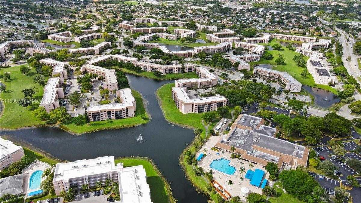 Small Image of 10402 SUNRISE LAKES BLVD #103, Sunrise Number 25