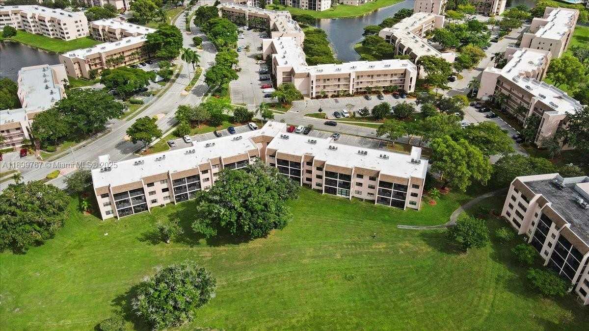 Small Image of 10402 SUNRISE LAKES BLVD #103, Sunrise Number 26