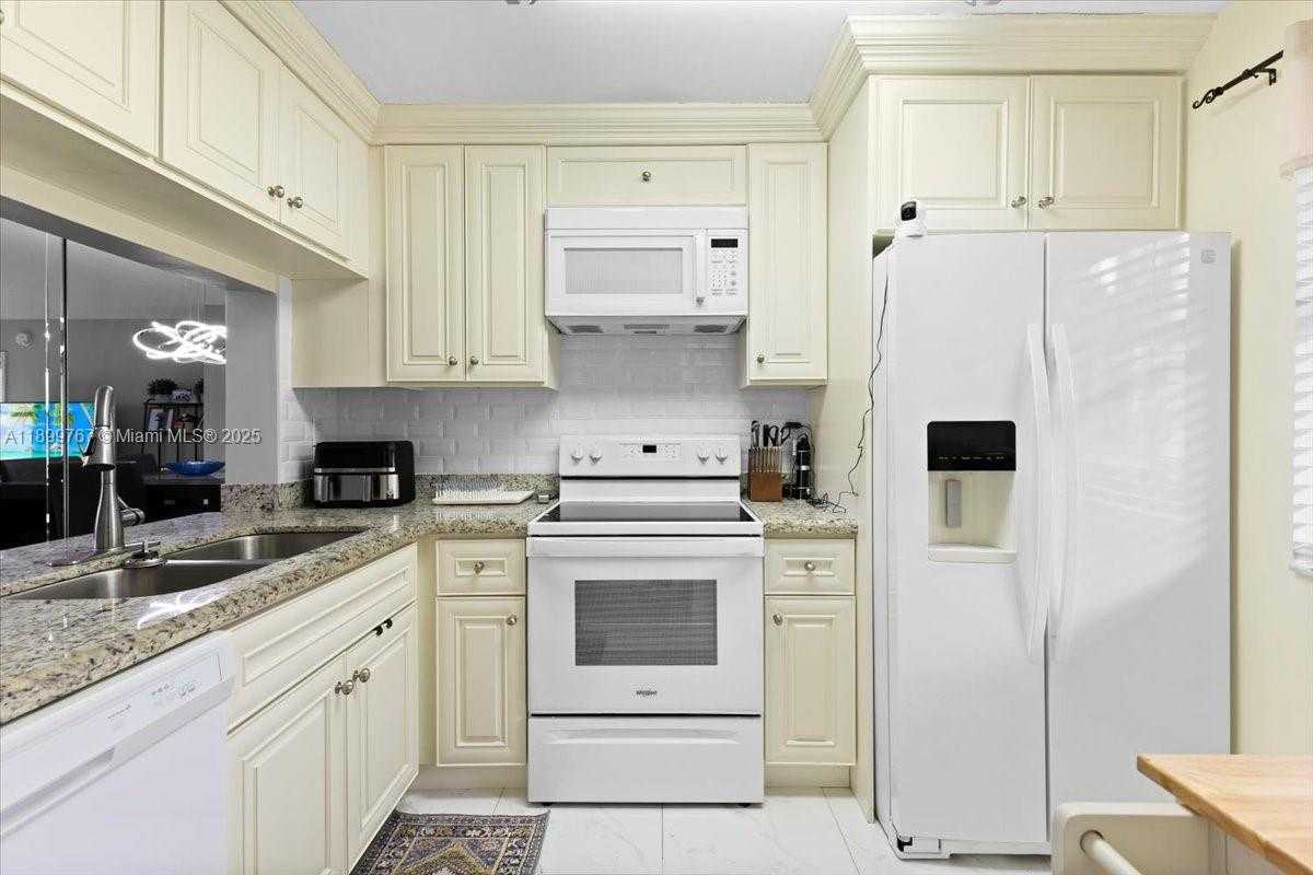 Small Image of 10402 SUNRISE LAKES BLVD #103, Sunrise Number 4