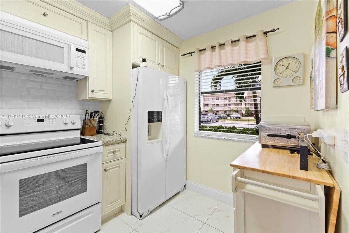 Small Image of 10402 SUNRISE LAKES BLVD #103, Sunrise Number 5