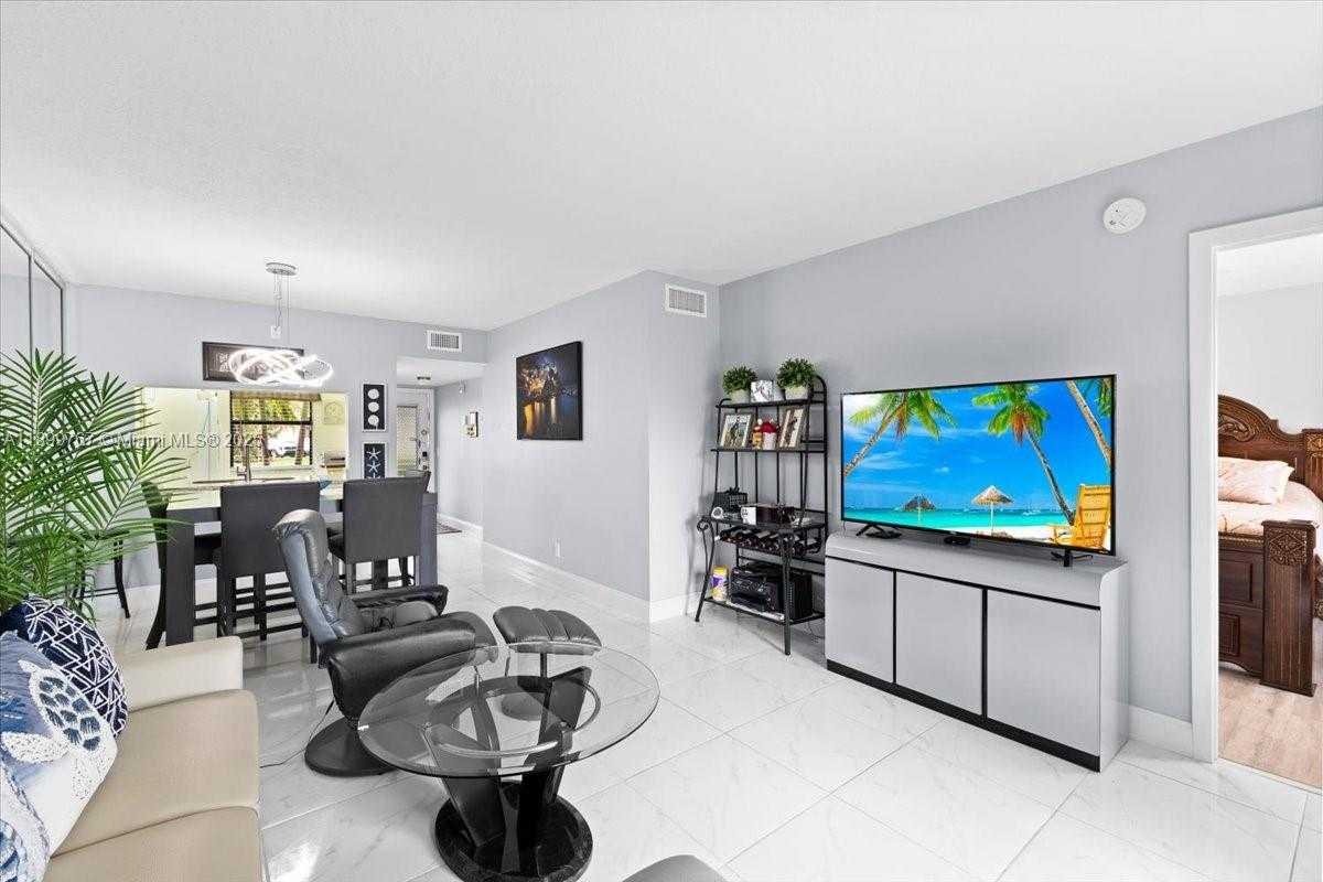 Small Image of 10402 SUNRISE LAKES BLVD #103, Sunrise Number 9