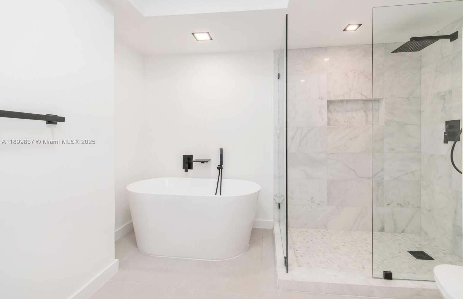 Small Image of 1000 ISLAND BLVD #2511, Aventura Number 16