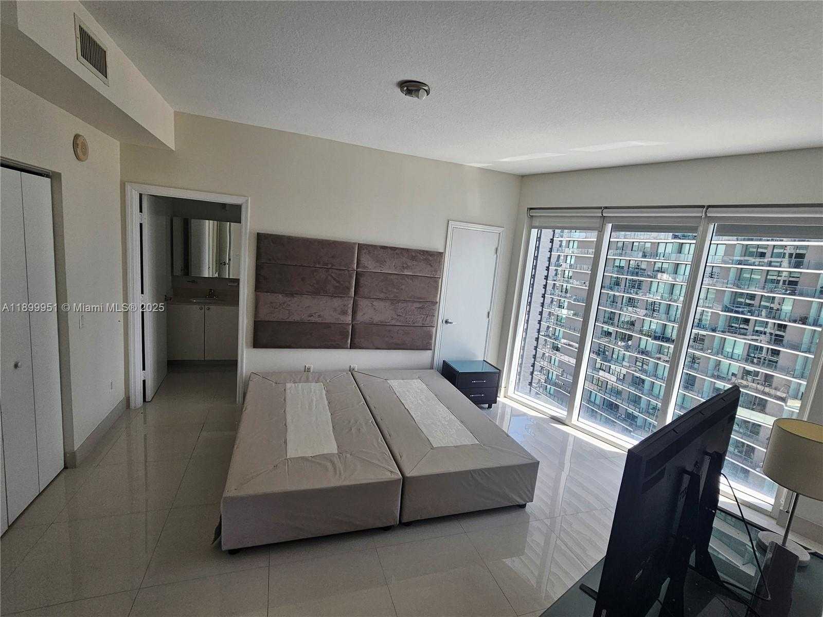 Small Image of 60 SOUTH WEST 13 ST #1900, Miami Number 30