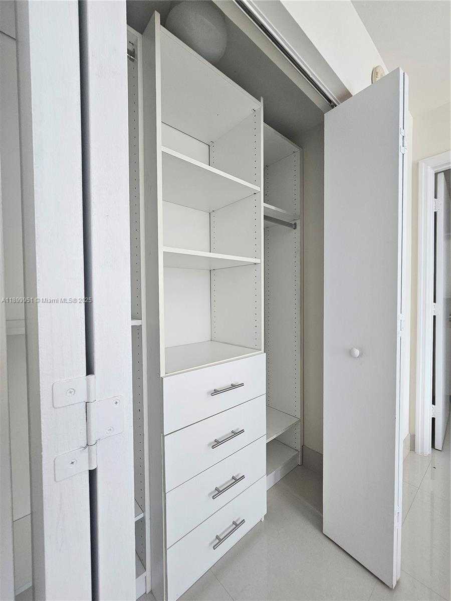 Small Image of 60 SOUTH WEST 13 ST #1900, Miami Number 39