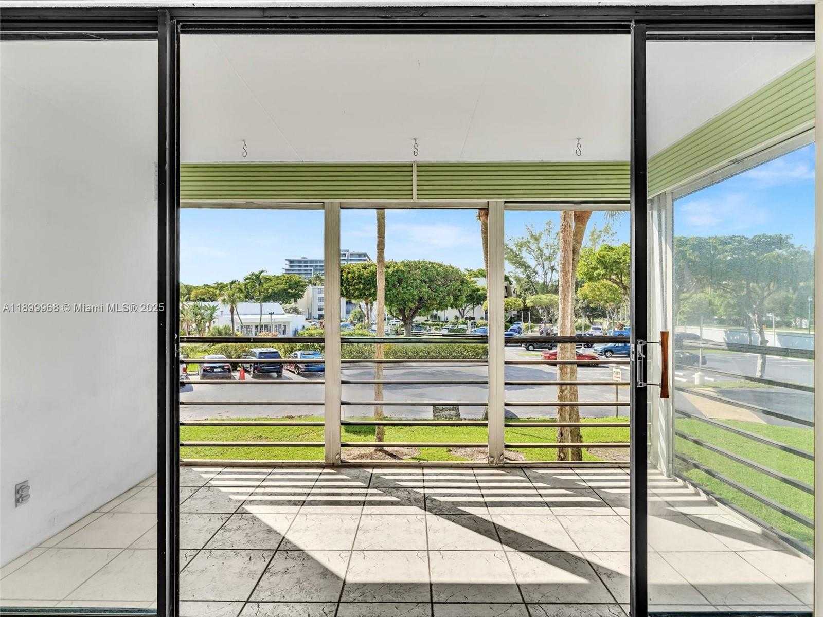 Small Image of 20500 WEST COUNTRY CLUB DR #203, Aventura Number 19