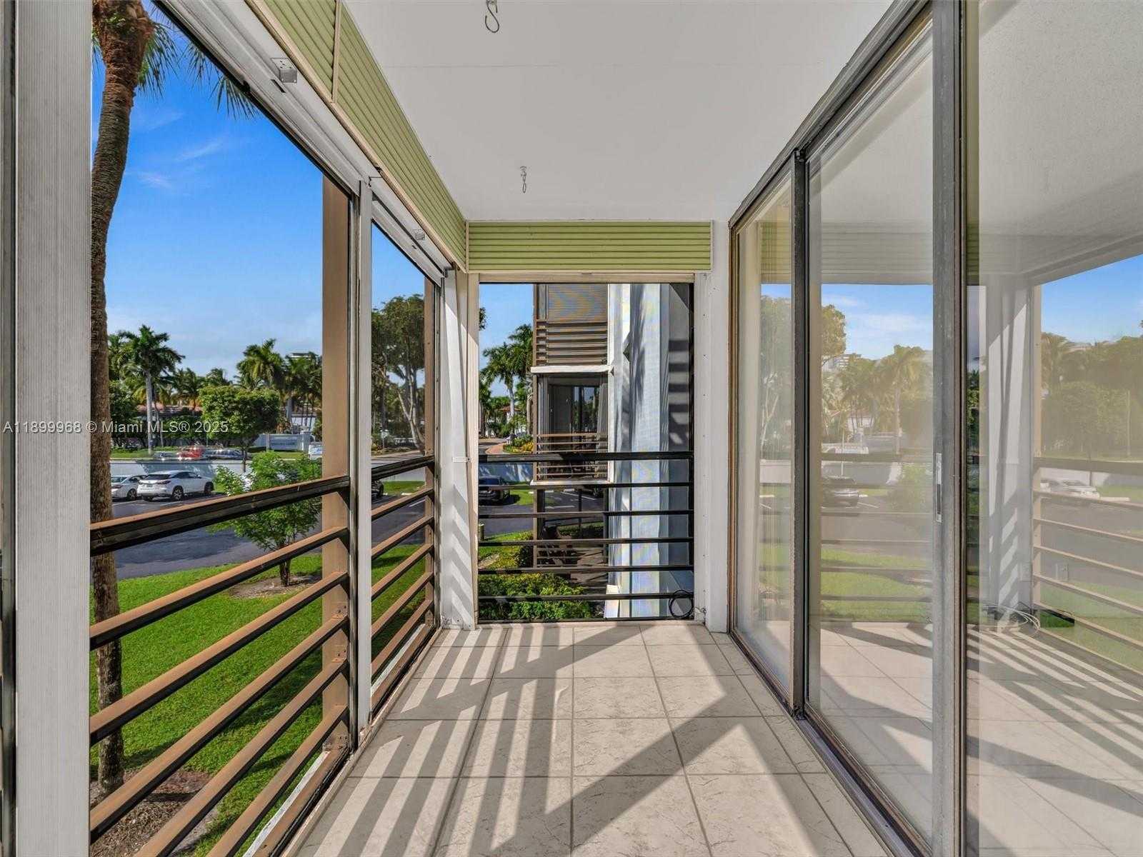 Small Image of 20500 WEST COUNTRY CLUB DR #203, Aventura Number 24