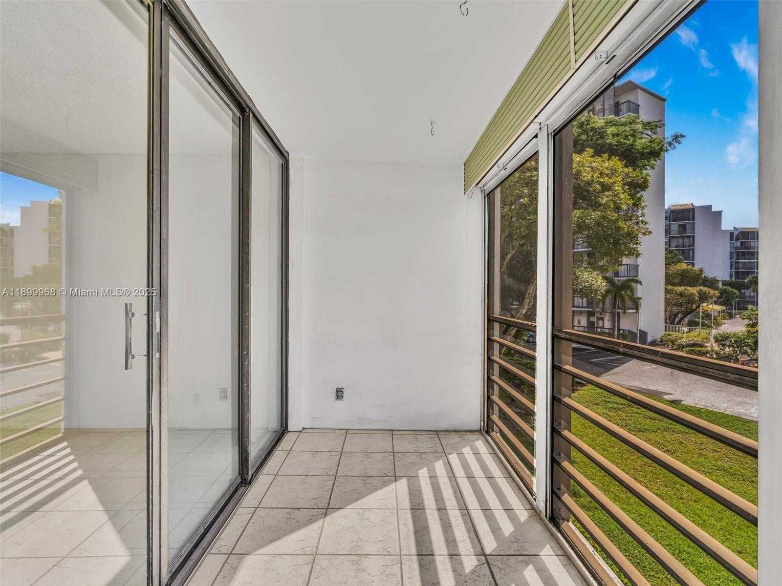 Small Image of 20500 WEST COUNTRY CLUB DR #203, Aventura Number 25