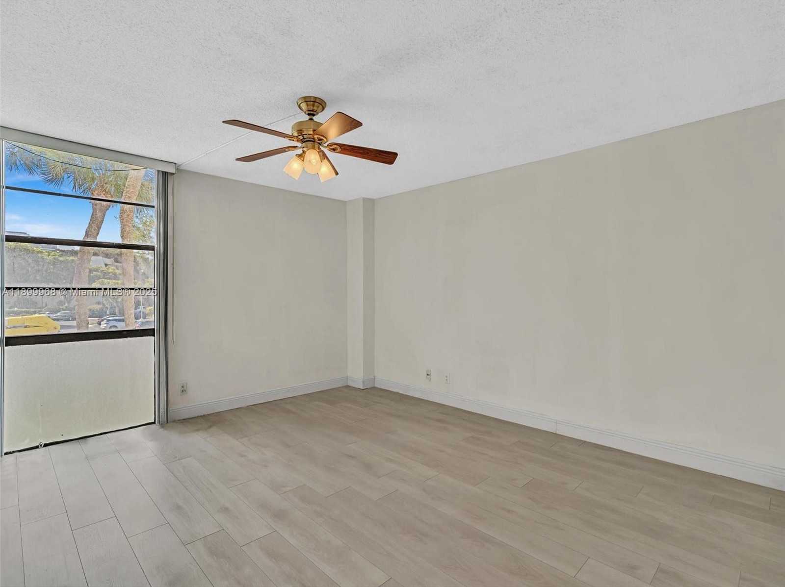 Small Image of 20500 WEST COUNTRY CLUB DR #203, Aventura Number 26