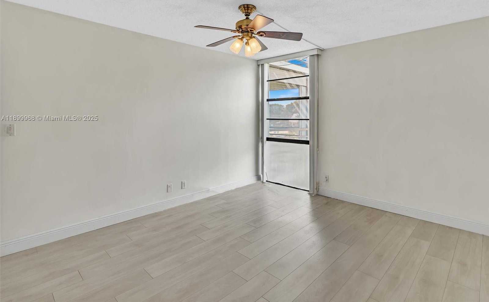 Small Image of 20500 WEST COUNTRY CLUB DR #203, Aventura Number 28