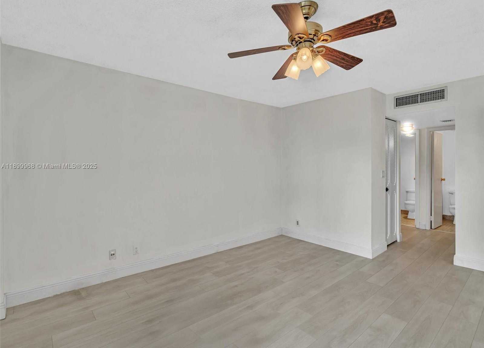 Small Image of 20500 WEST COUNTRY CLUB DR #203, Aventura Number 29