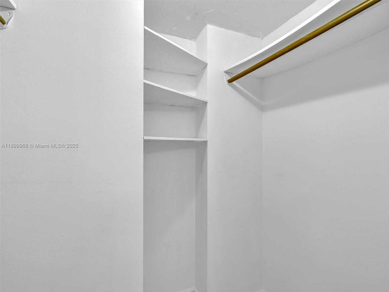 Small Image of 20500 WEST COUNTRY CLUB DR #203, Aventura Number 31