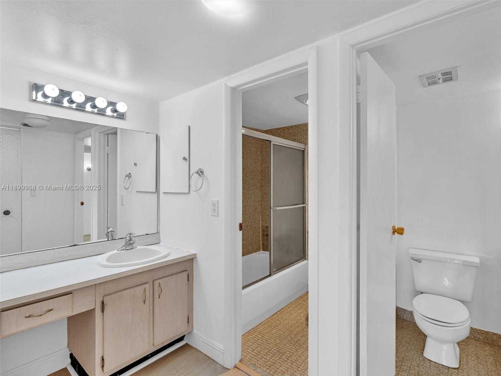 Small Image of 20500 WEST COUNTRY CLUB DR #203, Aventura Number 32