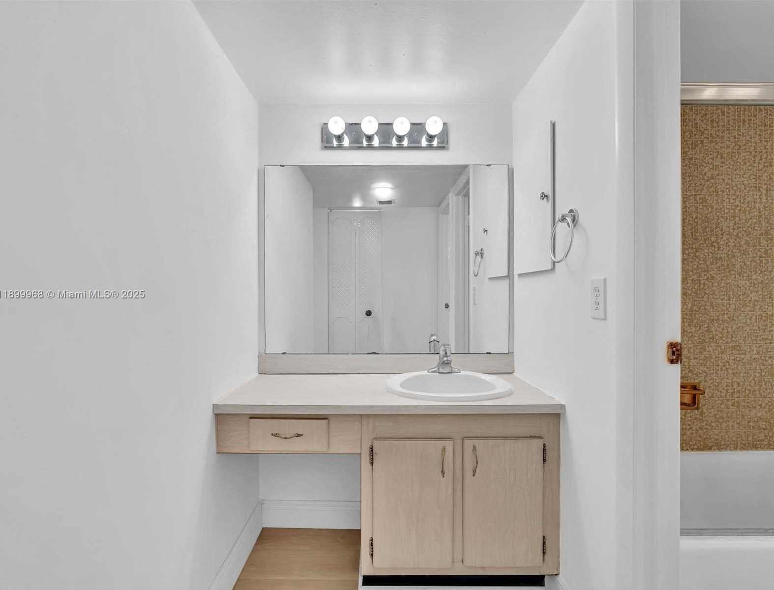 Small Image of 20500 WEST COUNTRY CLUB DR #203, Aventura Number 33