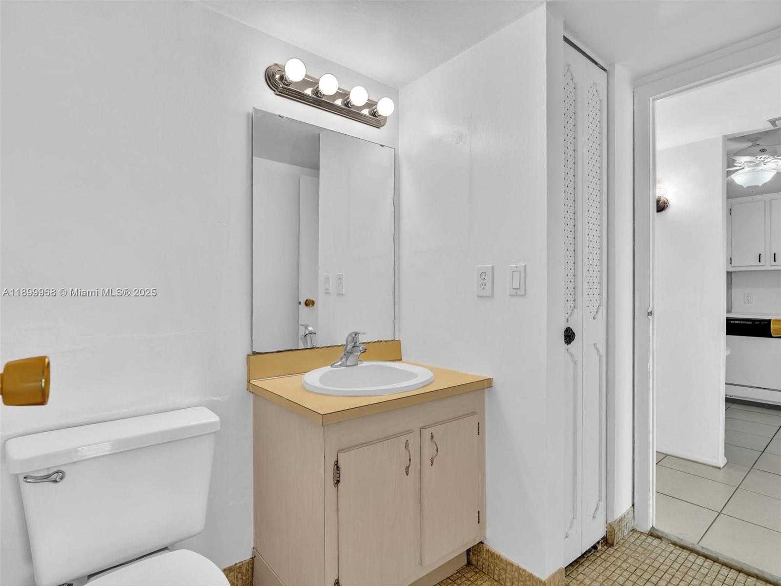 Small Image of 20500 WEST COUNTRY CLUB DR #203, Aventura Number 35