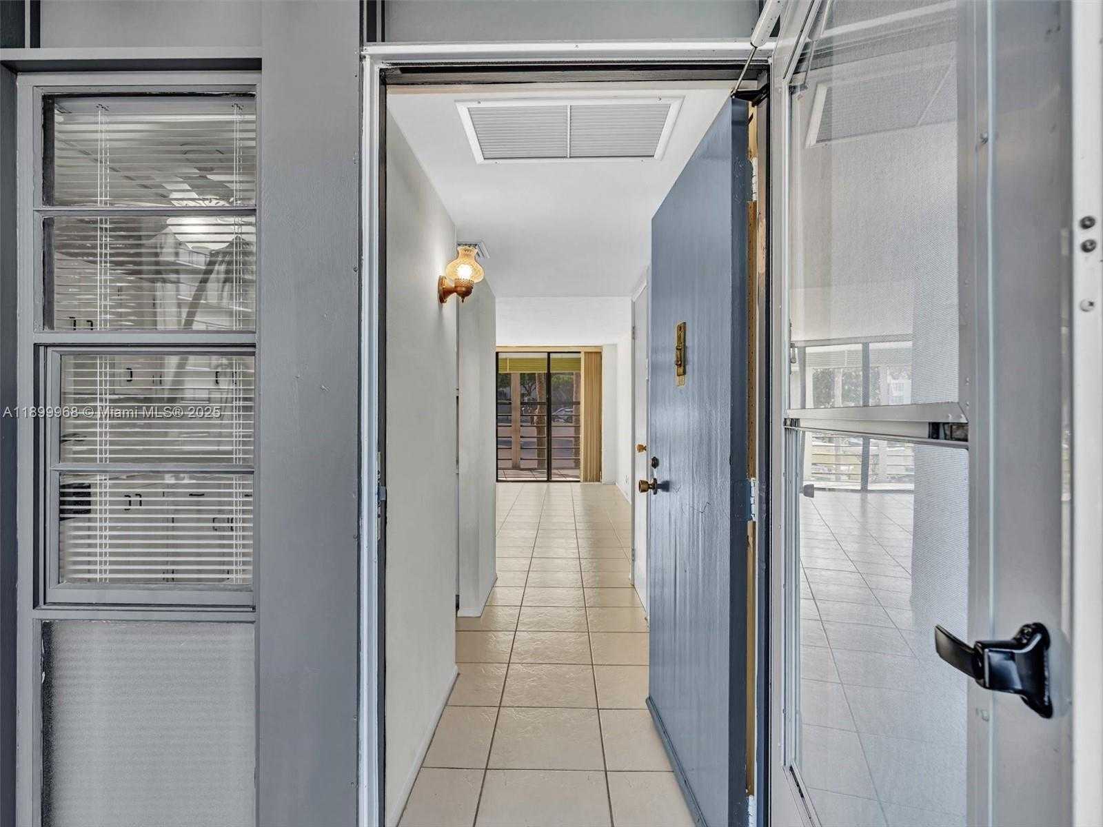 Small Image of 20500 WEST COUNTRY CLUB DR #203, Aventura Number 36