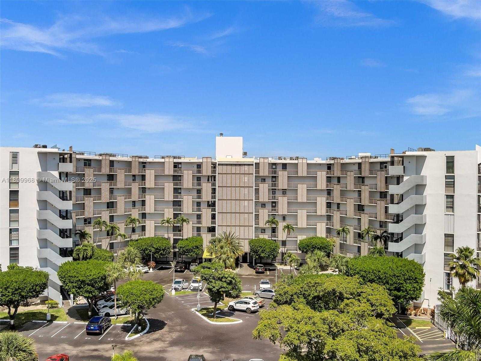 Small Image of 20500 WEST COUNTRY CLUB DR #203, Aventura Number 55