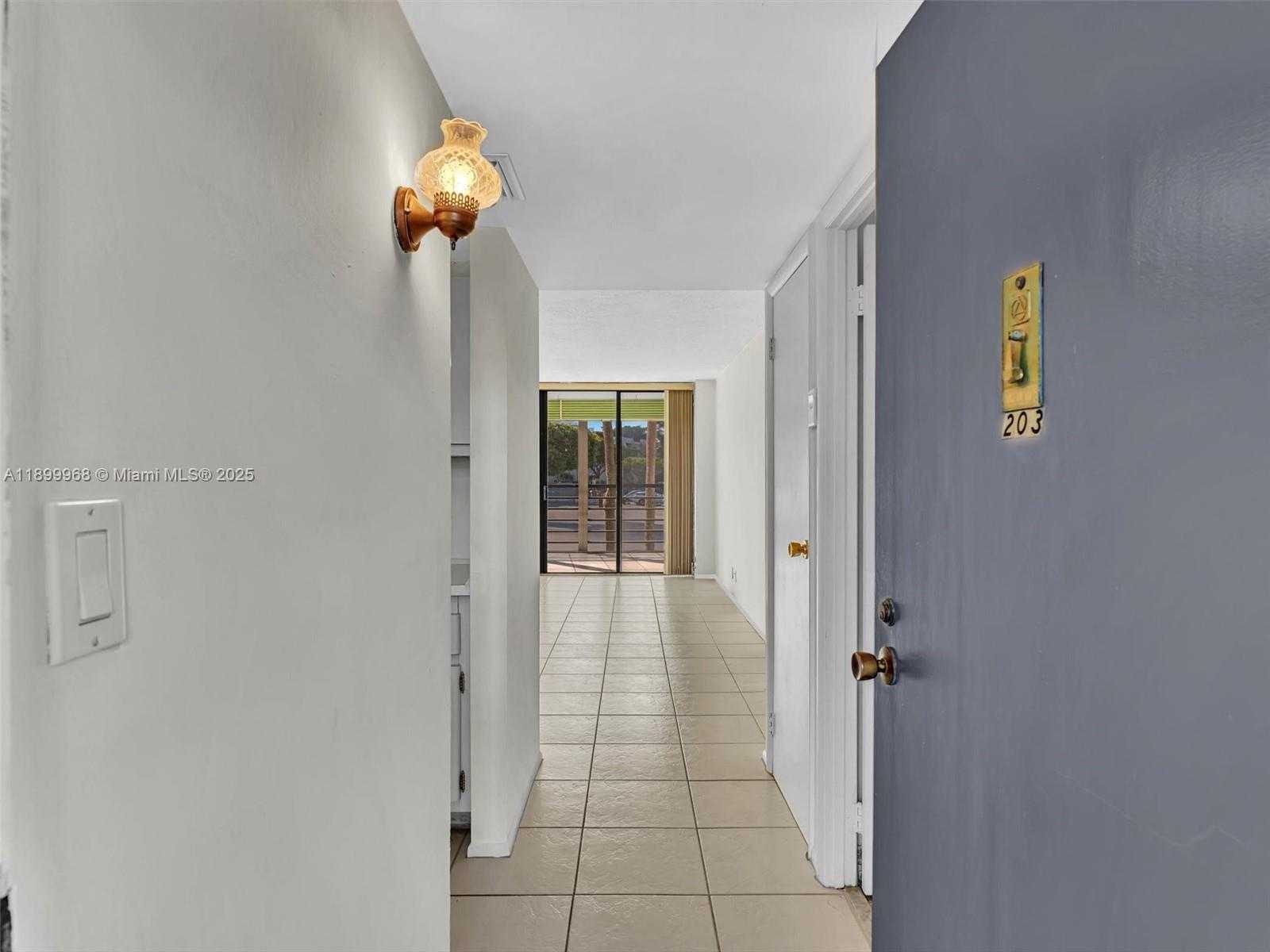 Small Image of 20500 WEST COUNTRY CLUB DR #203, Aventura Number 6