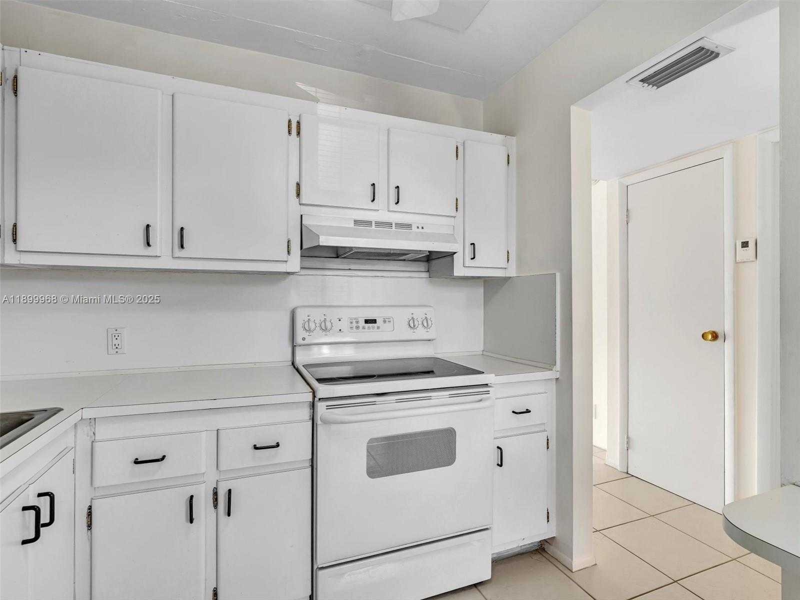 Small Image of 20500 WEST COUNTRY CLUB DR #203, Aventura Number 8