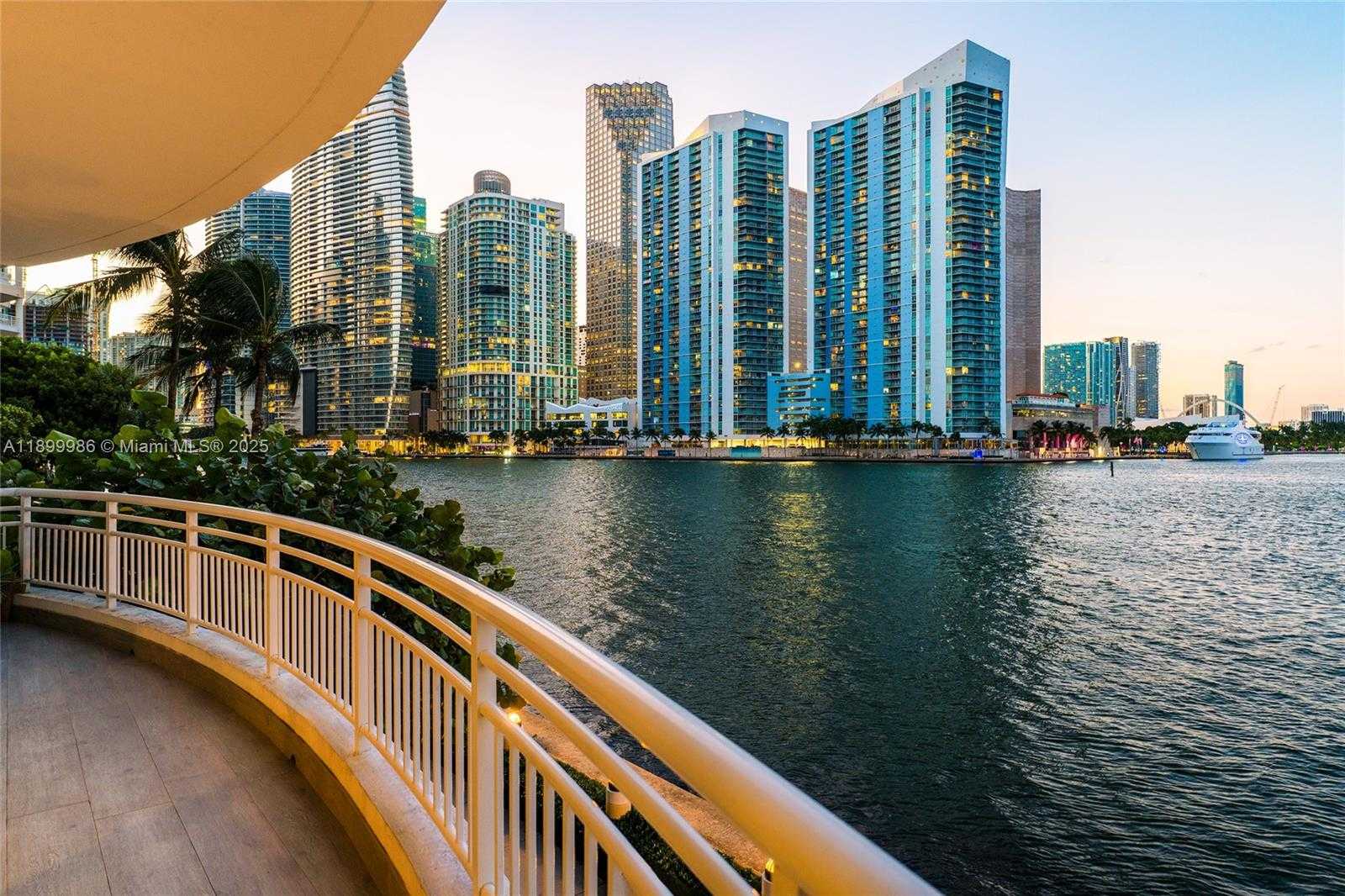 Small Image of 848 BRICKELL KEY DR #204, Miami Number 10