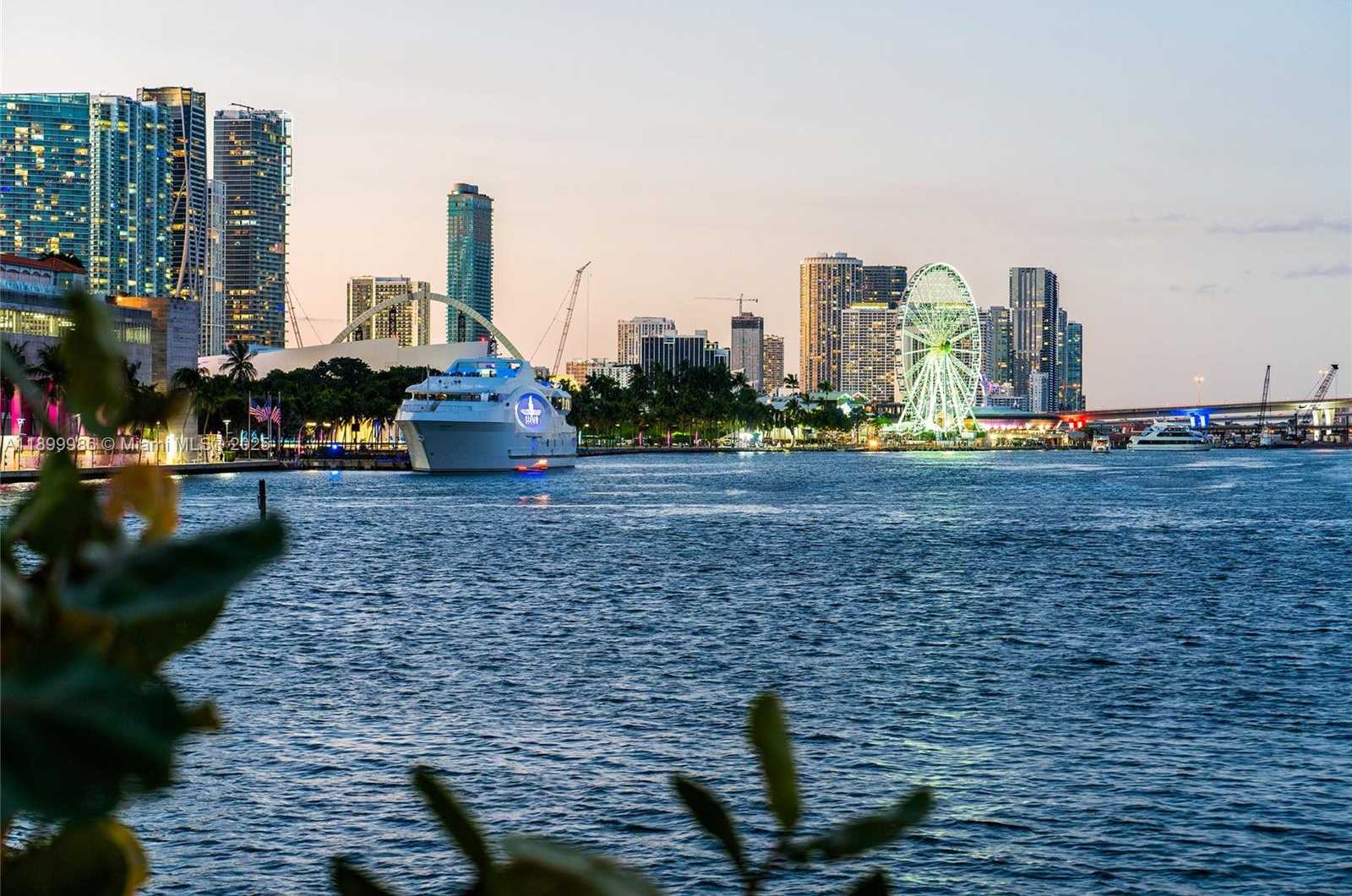 Small Image of 848 BRICKELL KEY DR #204, Miami Number 14